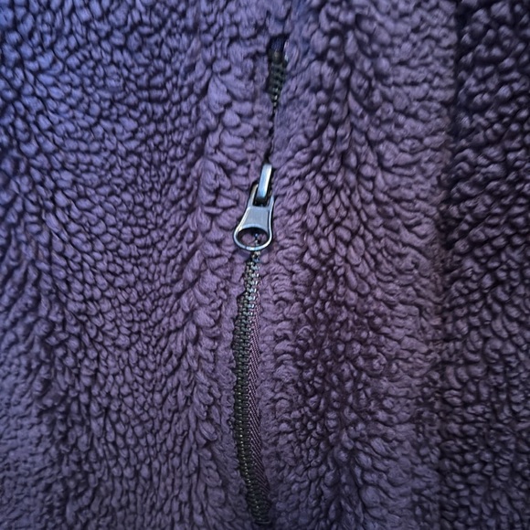 Women’s sz L Purple Sherpa hoodie with *Pockets & zips. Super warm 💜 - Picture 4 of 4